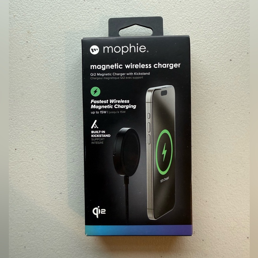 Mophie Black Wireless Charger with Kickstand
